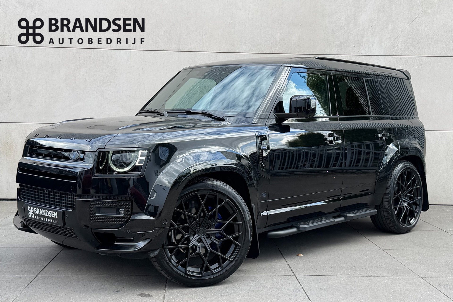 Land Rover Defender 110 2.0 P300e 110 X-Dynamic HSE Urban Pa, Auto's, Land Rover, Automaat, Gebruikt, Euro 6, 15 kWh