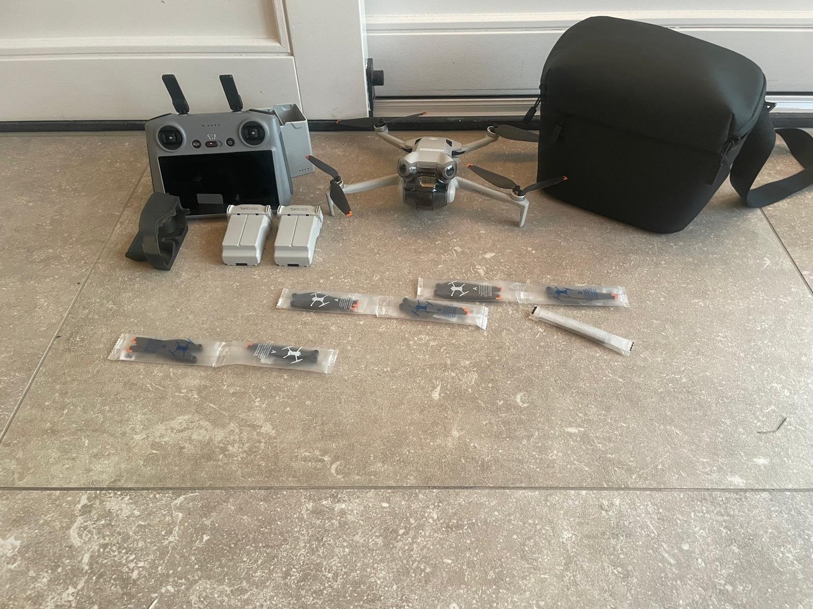 DJI Mini 4 Pro Fly More Combo (DJI RC 2) - Zo goed als nieuw, Ophalen, Auto Follow, 30 tot 45 minuten, Cameradrone