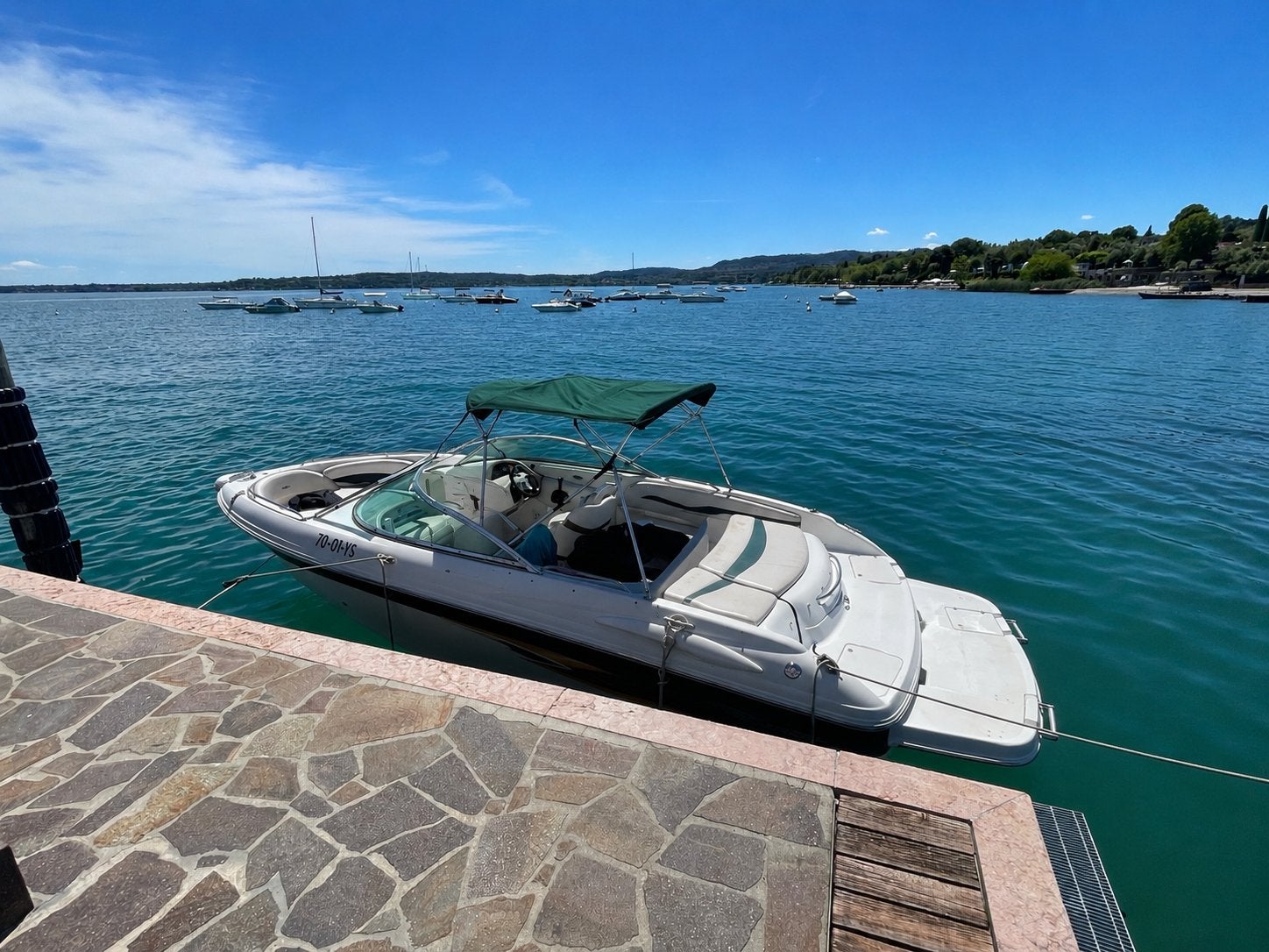 Chaparral 220 SSI 5.7 V8 - 260 pk - 2001 incl trailer, Watersport en Boten, Speedboten, Overige merken, Gebruikt, Binnenboordmotor