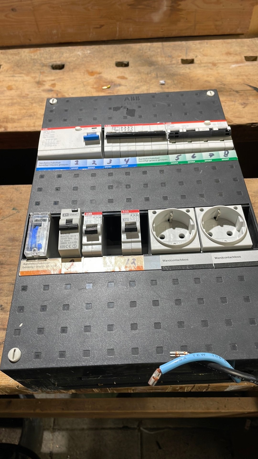 Tekoop niet voorbedrade kast met diverse componenten ABB, Ophalen of Verzenden, Zo goed als nieuw, Overige typen