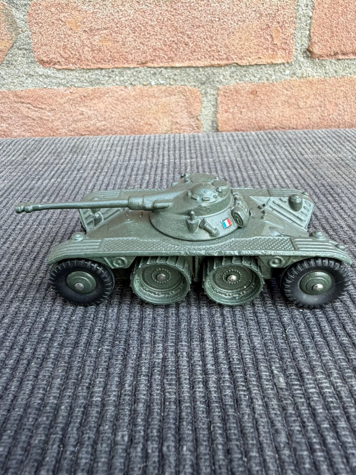 Dinky Toys 80A E.B.R.Panhard army/leger tank, Hobby en Vrije tijd, Ophalen of Verzenden, Zo goed als nieuw, Bus of Vrachtwagen