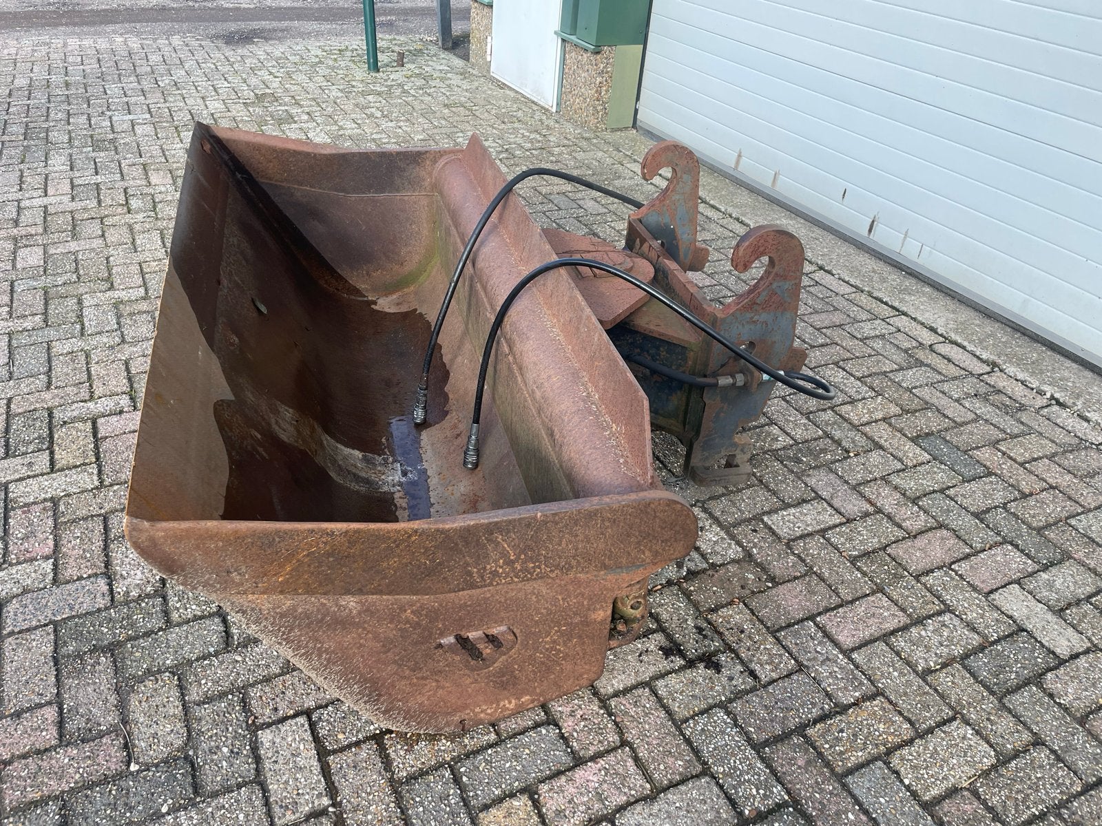 Diverse aanbouwdelen en bakkenkar te koop