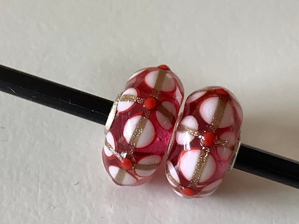 Trollbeads bloem, rood met gouden glitter., Ophalen of Verzenden, Zo goed als nieuw, Glas of Kristal, Trollbeads