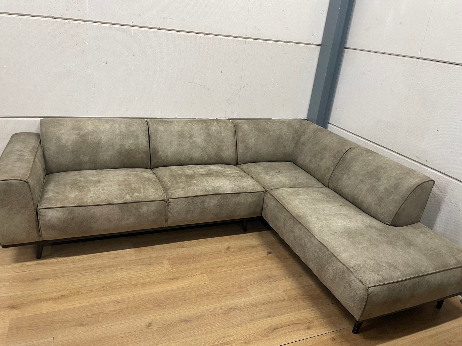 Mooie luxe industriële taupe bruin grijze hoekbank GEREINIGD, Huis en Inrichting, Ophalen, 250 tot 300 cm, Luxe, Hoekbank