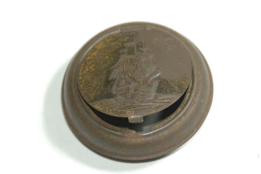 Blikje (pillendoosje ?) ergens voor 1930?, Ophalen of Verzenden, Gebruikt, Overige