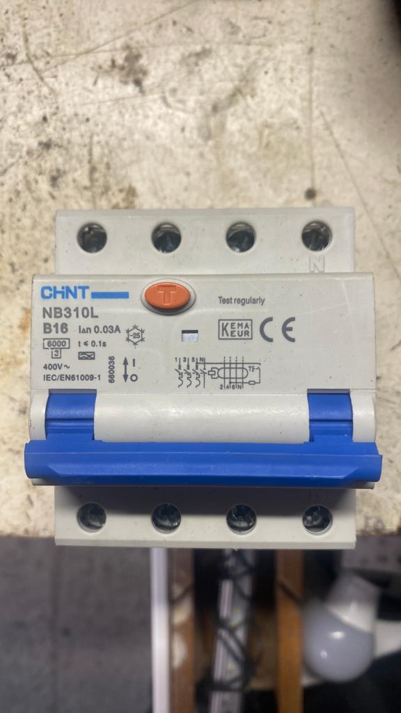 Aardlekautomaat 2 stuks, Ophalen of Verzenden, Zo goed als nieuw, Overige typen