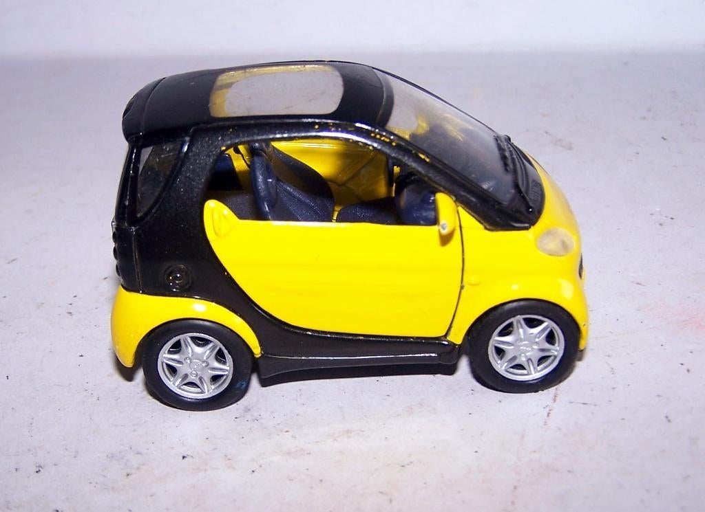 Maisto Smart City-Coupé. 1/33. Nieuwstaat., Hobby en Vrije tijd, Ophalen of Verzenden, Zo goed als nieuw, Auto, Overige merken