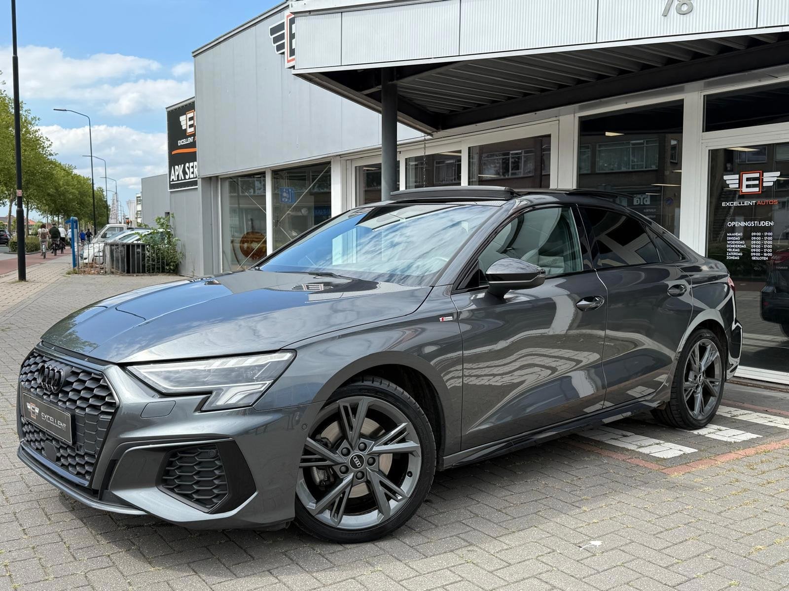 Audi A3 Limousine 30 TFSI S edition | Pano | S Line | Leder, Dealer onderhouden, Gebruikt, Bedrijf, 3 cilinders