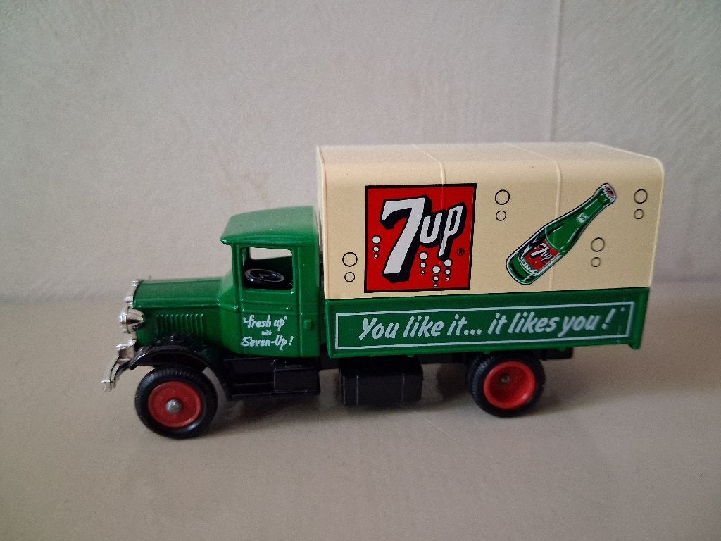 Mack Canvas-Back Truck uit 1934 7Up Lledo, Ophalen of Verzenden, Nieuw, Auto, Overige merken