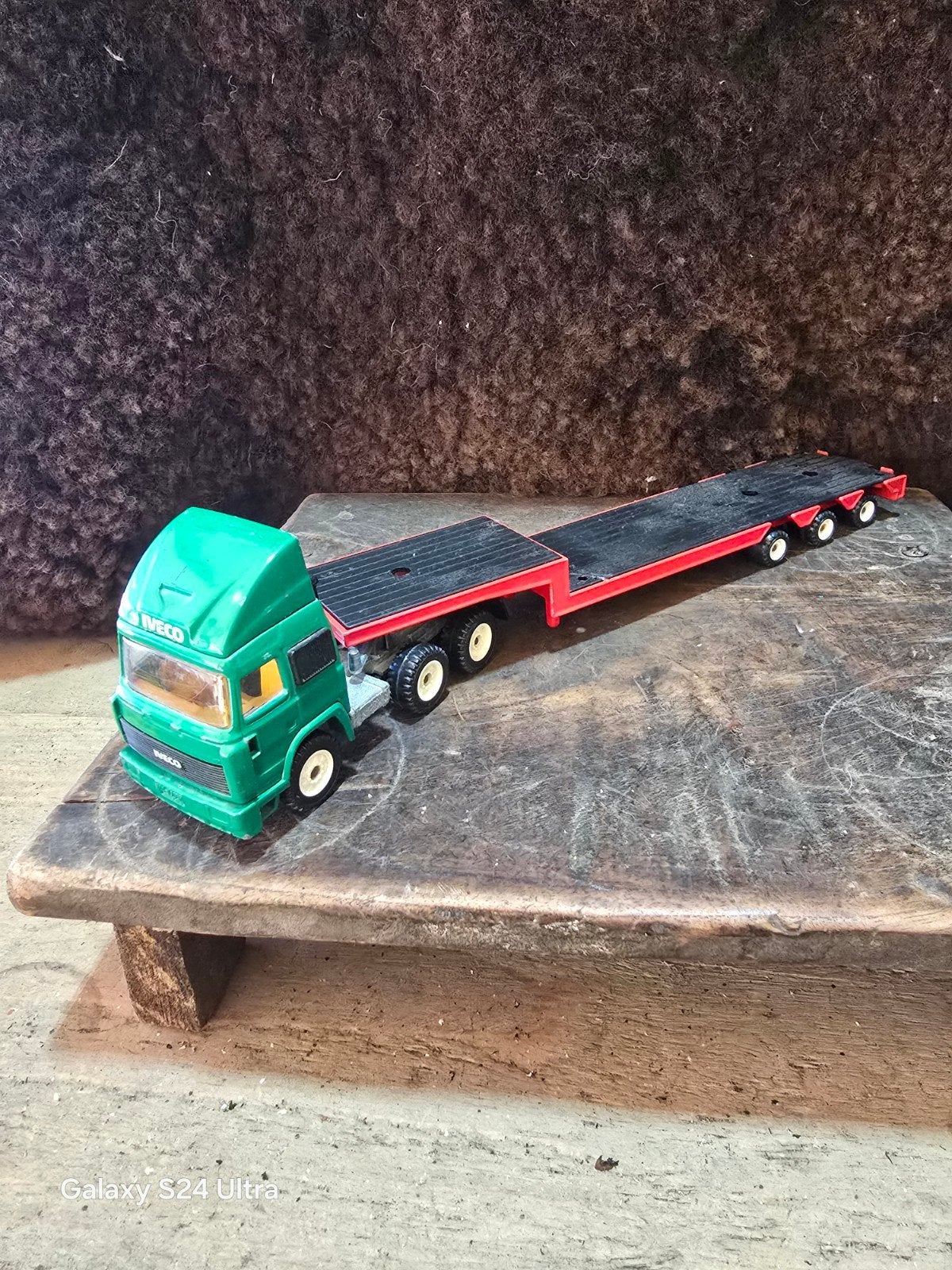 E161 > Siku IVECO vrachtwagen met dieplader, Ophalen of Verzenden