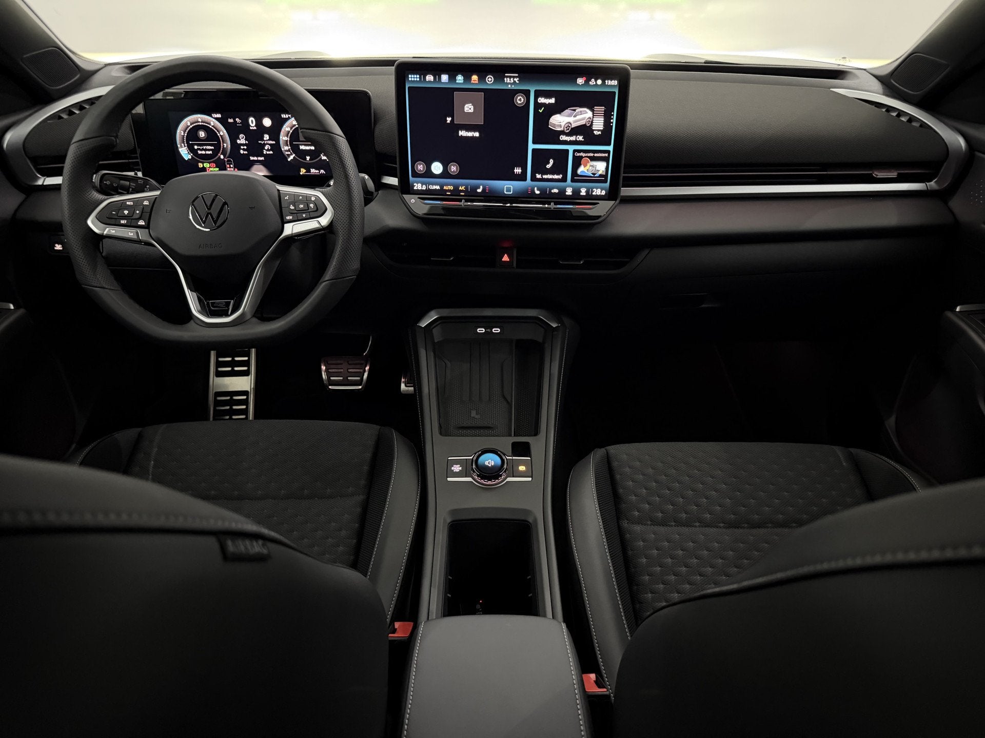Volkswagen T-Roc 1.5 TSI e R-Line Edition Nieuwe model!, Cam, Auto's, 1258 kg, 4 cilinders, Leder en Stof, Zwart