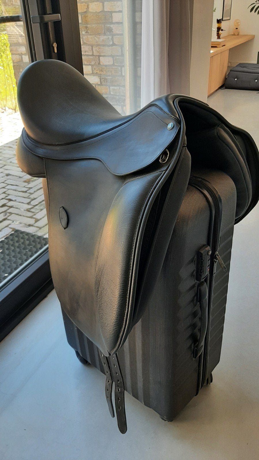 Arena dressuurzadel HW 17 inch, Dieren en Toebehoren, Paarden en Pony's | Zadels, Ophalen, Dressuur, M (17 inch), Zo goed als nieuw