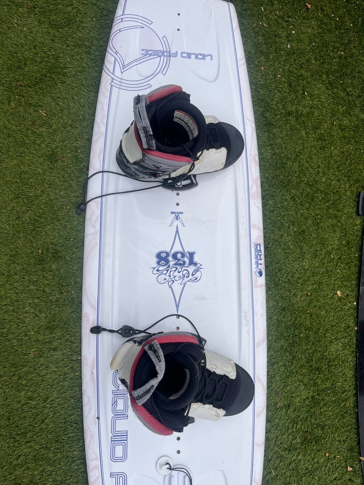Liquid Force Wakeboard incl. Bindingen, Watersport en Boten, Wakeboarden, Ophalen, Gebruikt, Board en Schoenen