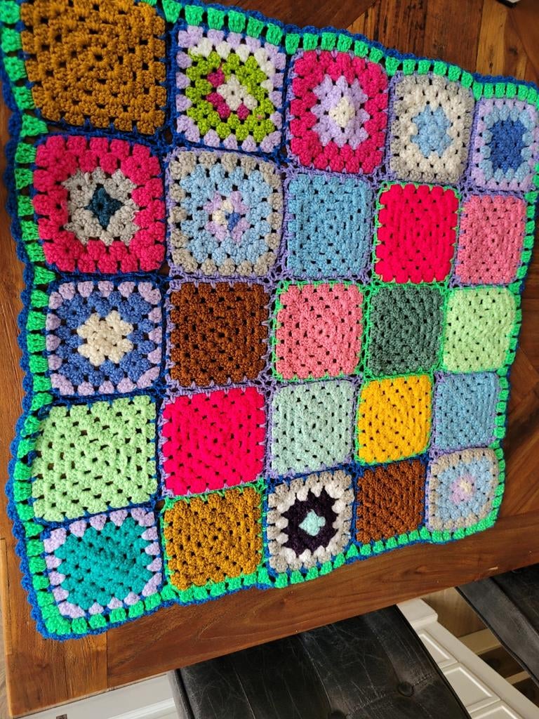 Mooi gehaakt patchwork dekentje, Ophalen of Verzenden