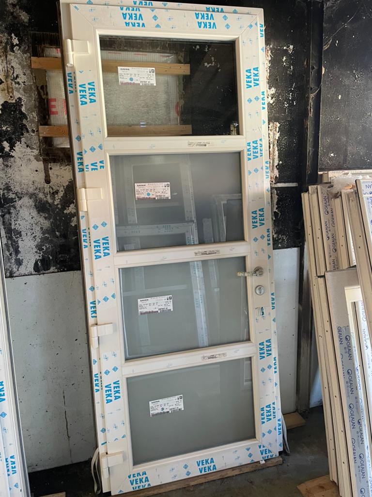 Nieuwe Veka kunststof voordeur met kozijn, Doe-het-zelf en Verbouw, Deuren en Horren, Kunststof, 215 cm of meer, Nieuw, Buitendeur