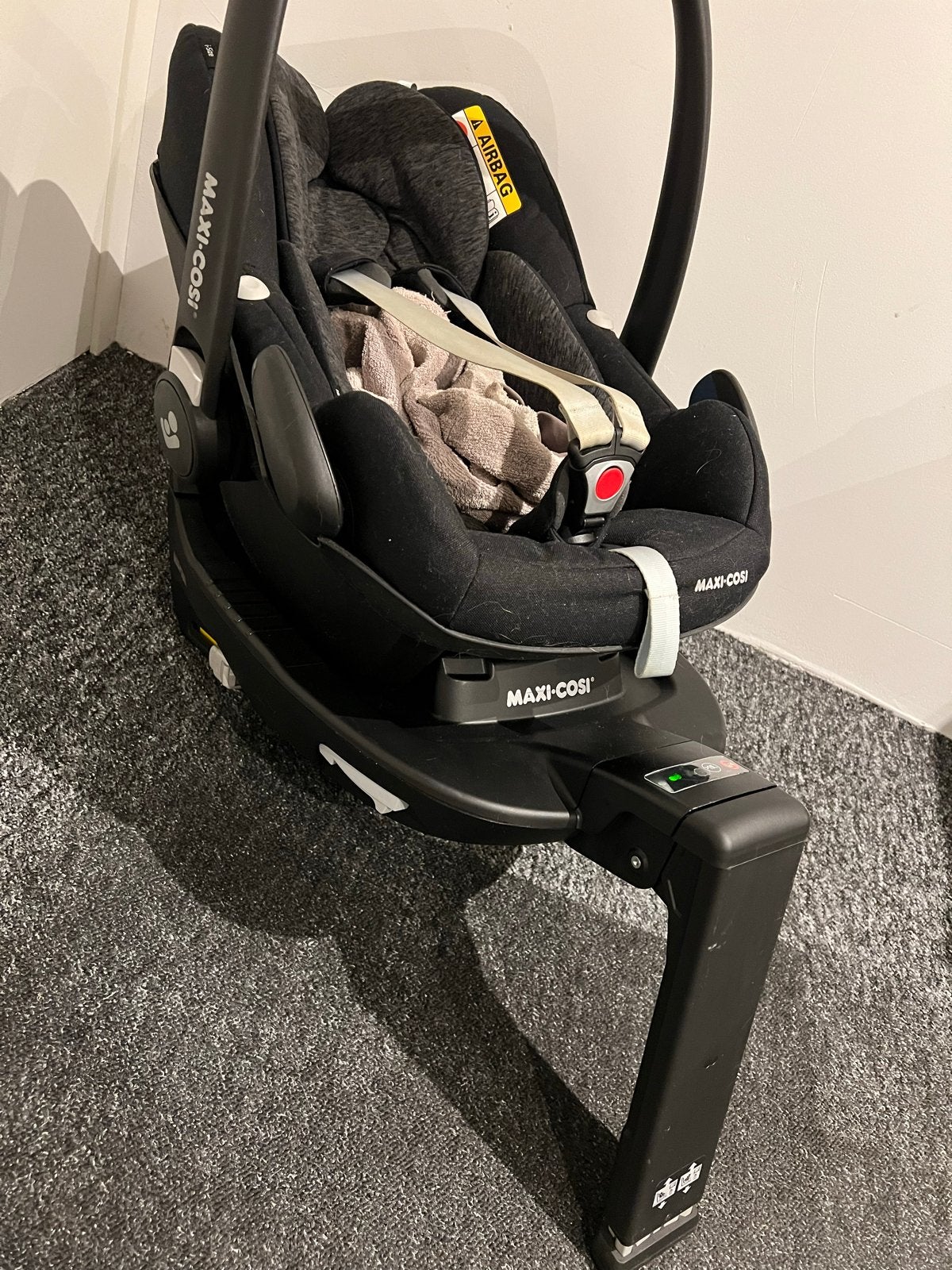 Maxi-Cosi Pebble Pro i-Size met FamilyFix3 Isofix base, Kinderen en Baby's, Ophalen, Autogordel of Isofix, Zijbescherming, Zo goed als nieuw