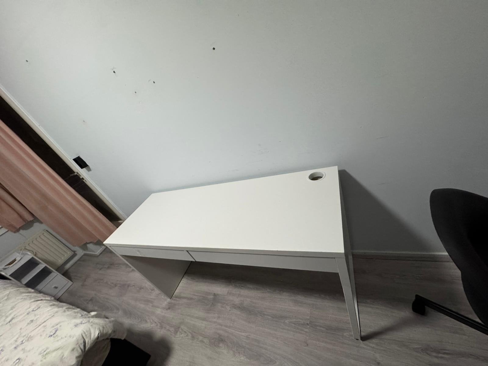 IKEA Micke bureau 142x50 cm wit met lades, Ophalen, Gebruikt, Met lades, Spaanplaat of MDF