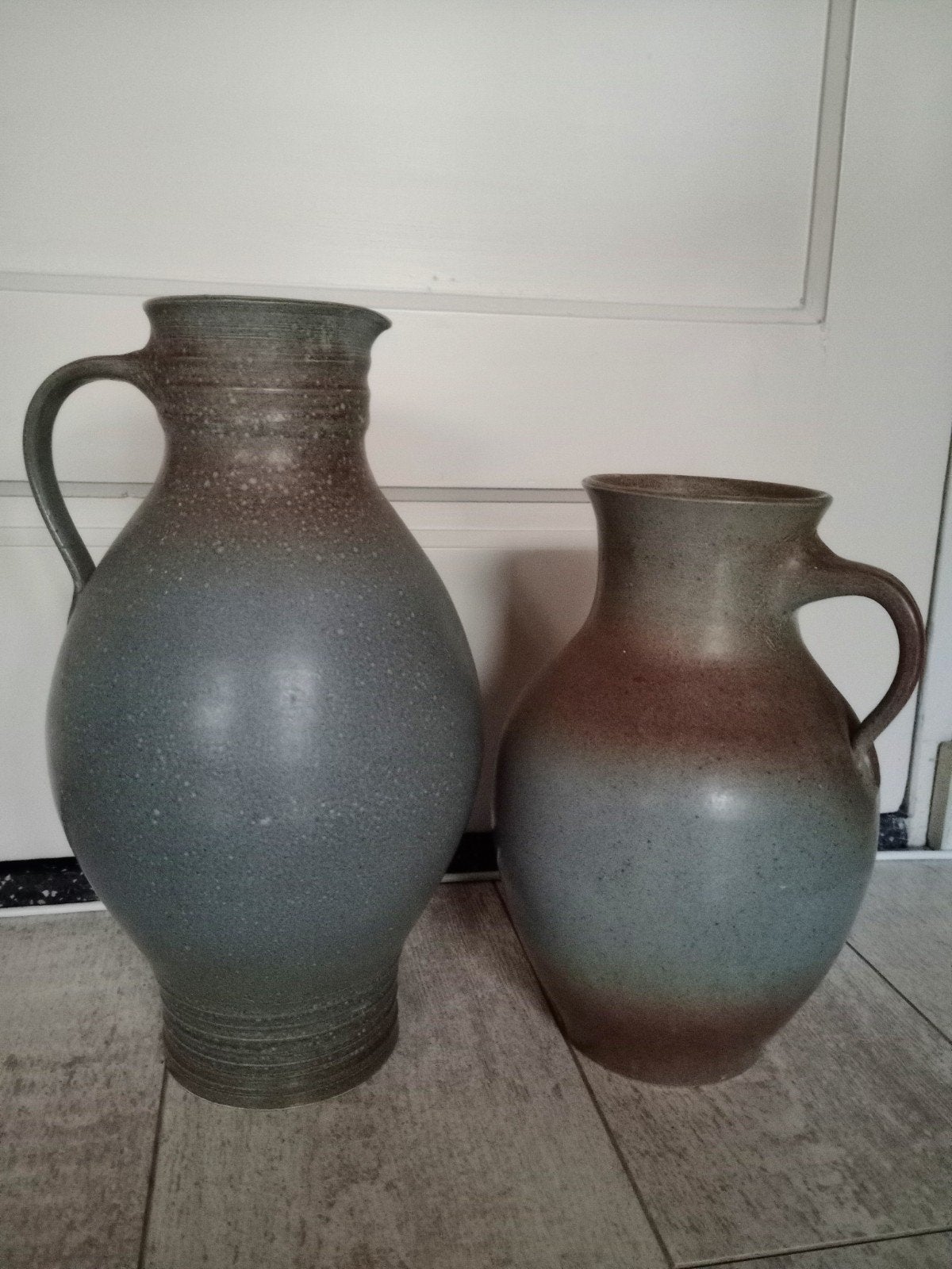 2 vazen van Potterie La Meuse blauw/bruin, Ophalen, Zo goed als nieuw