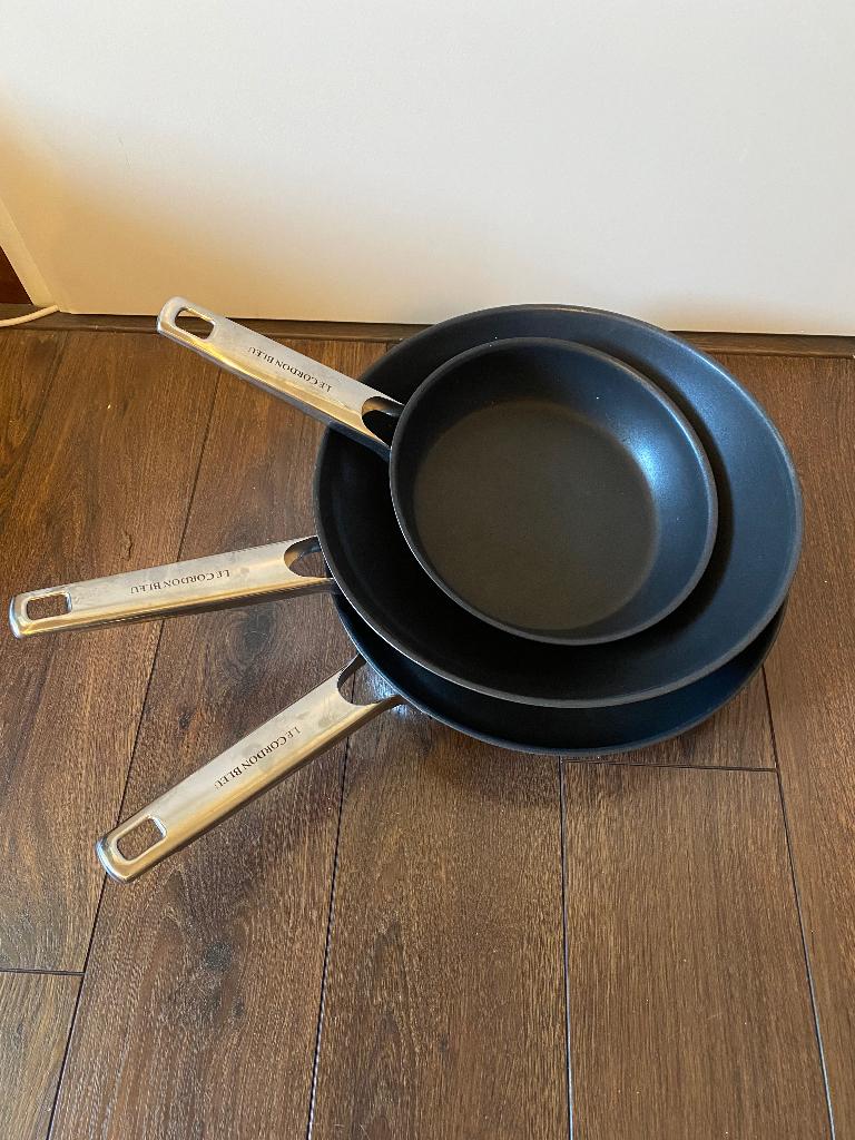 Le Cordon Bleu pannenset, Huis en Inrichting, Ophalen of Verzenden, Gebruikt, Rvs of Chroom, Bestekset