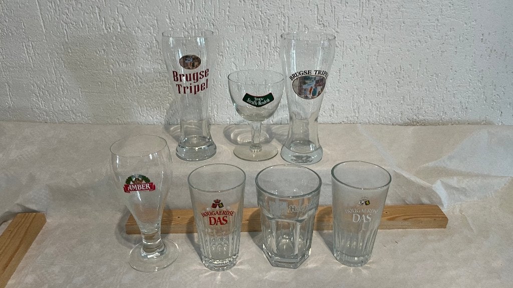 7 bijzondere bierglazen, o.a. Hoegaarden en Brugse Tripel, Verzamelen, Ophalen, Zo goed als nieuw, Glas of Glazen, Overige merken