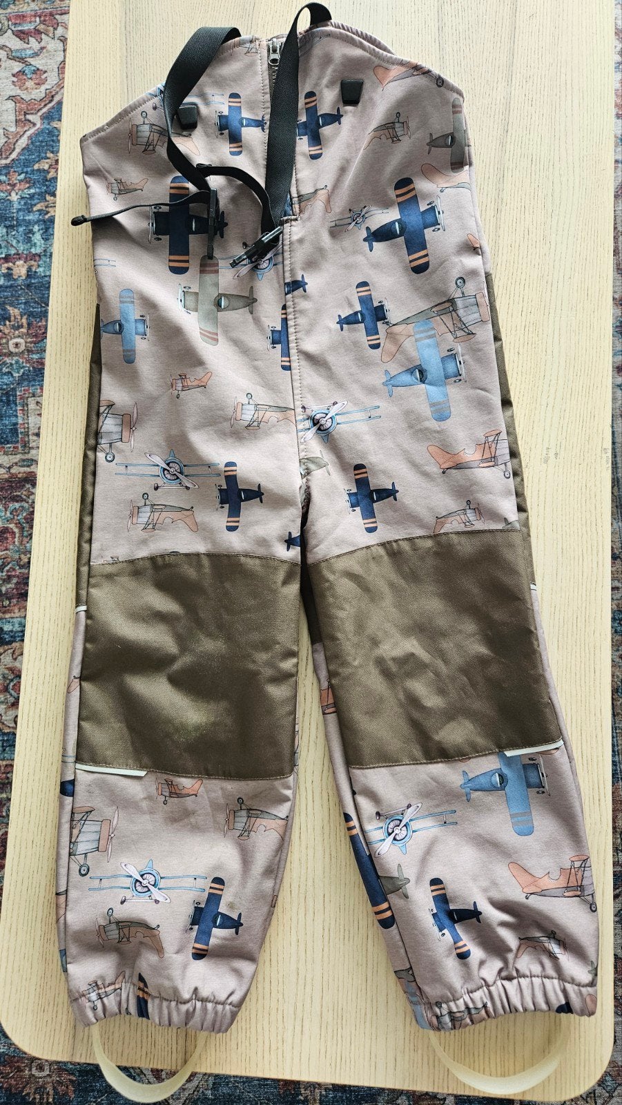 Leuke regenbroek met vliegtuigjes - maat 110, Ophalen, Gebruikt, Onbekend, Jongen