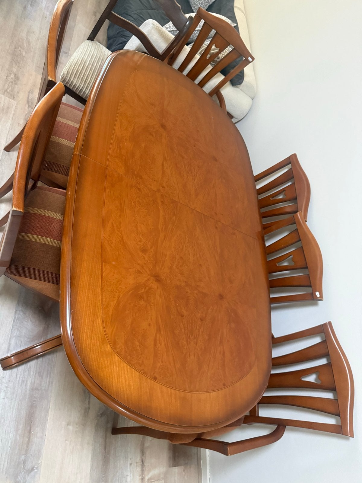 Houten eettafel met 6 stoelen - Goede staat, Huis en Inrichting, Ophalen, Gebruikt, 100 tot 150 cm, Vijf personen of meer