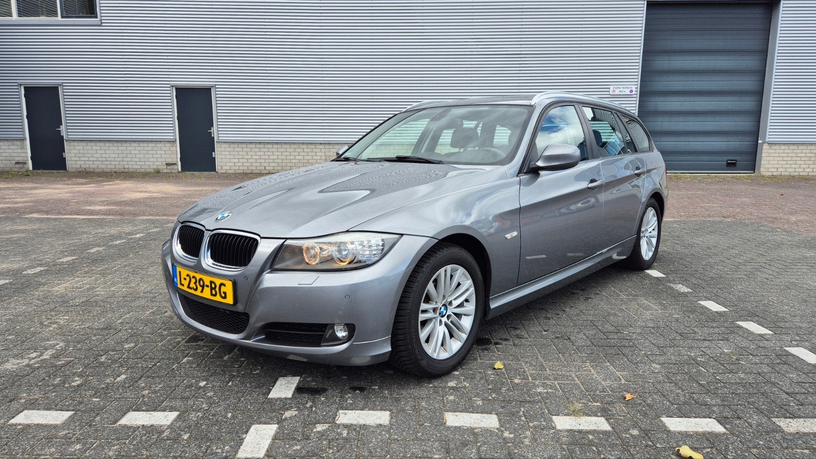 BMW 3-Serie 2.0 I 320 Touring AUT 2011 Grijs, Auto's, Automaat, Achterwielaandrijving, 1995 cc, Zwart