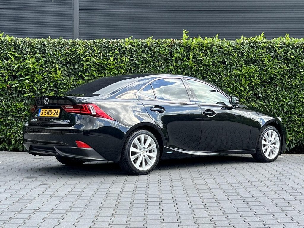 Lexus IS 300h Edition NL AUTO, NAP LOGISCH, NAVIGATIE, CRUIS, Auto's, Lexus, Automaat, Euro 5, Achterwielaandrijving, Gebruikt