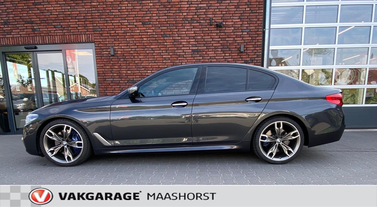 BMW 5-serie M550i xDrive High Executive/rondomzichtcamera/DA, Auto's, Automaat, Gebruikt, 2000 kg, 4395 cc