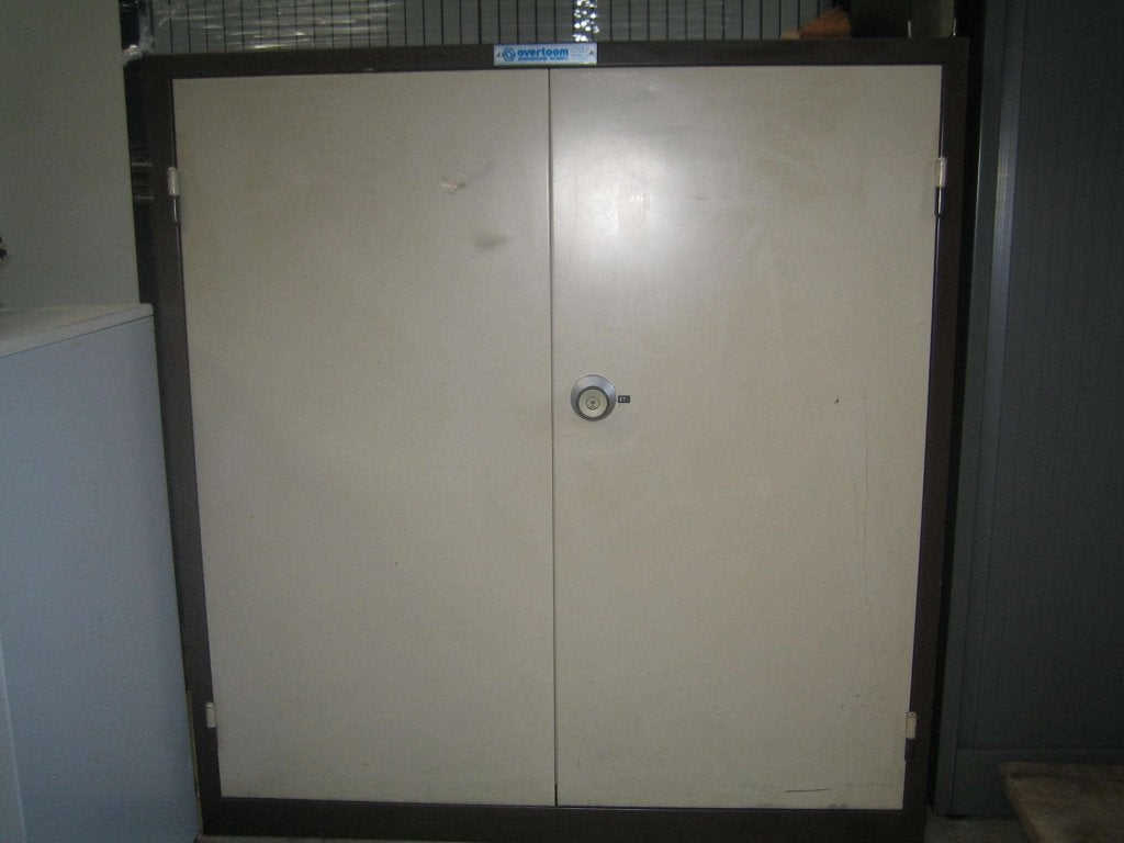 Stalen tweedeur kast, Ophalen, Gebruikt, -, -