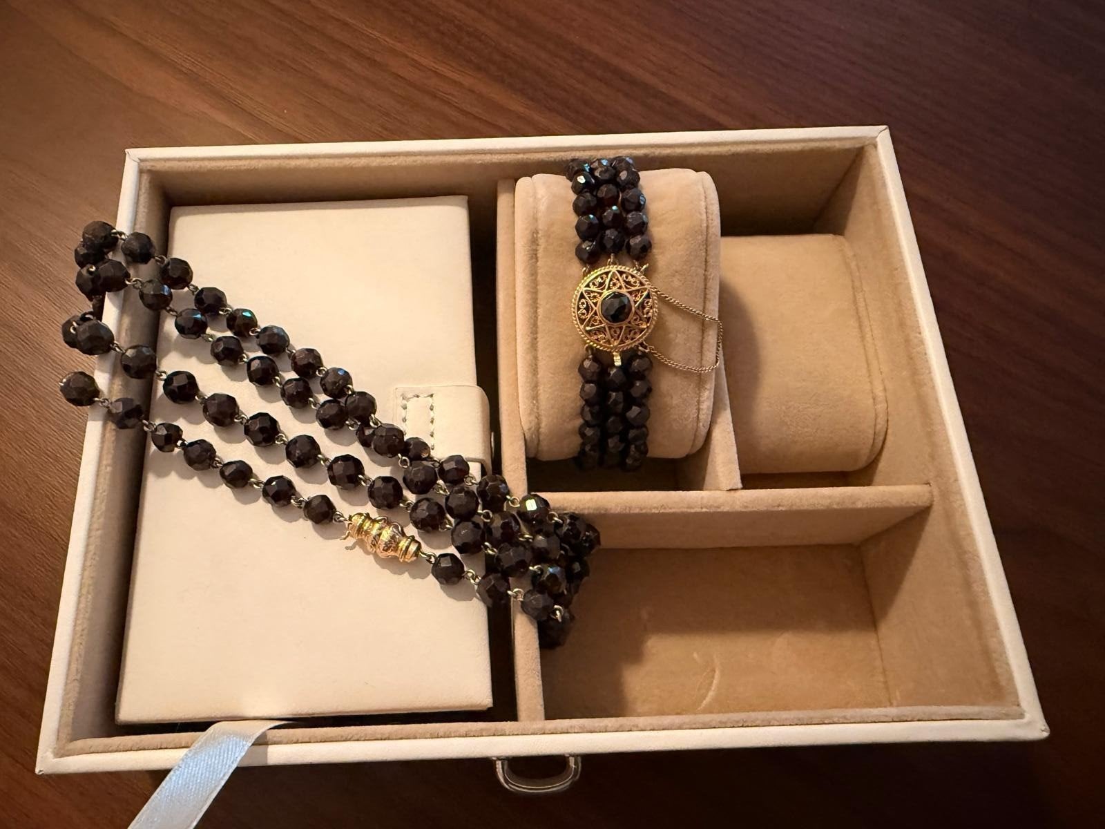 Elegante ketting en armband set met granaten., Ophalen of Verzenden, Overige materialen, Ketting, Met edelsteen