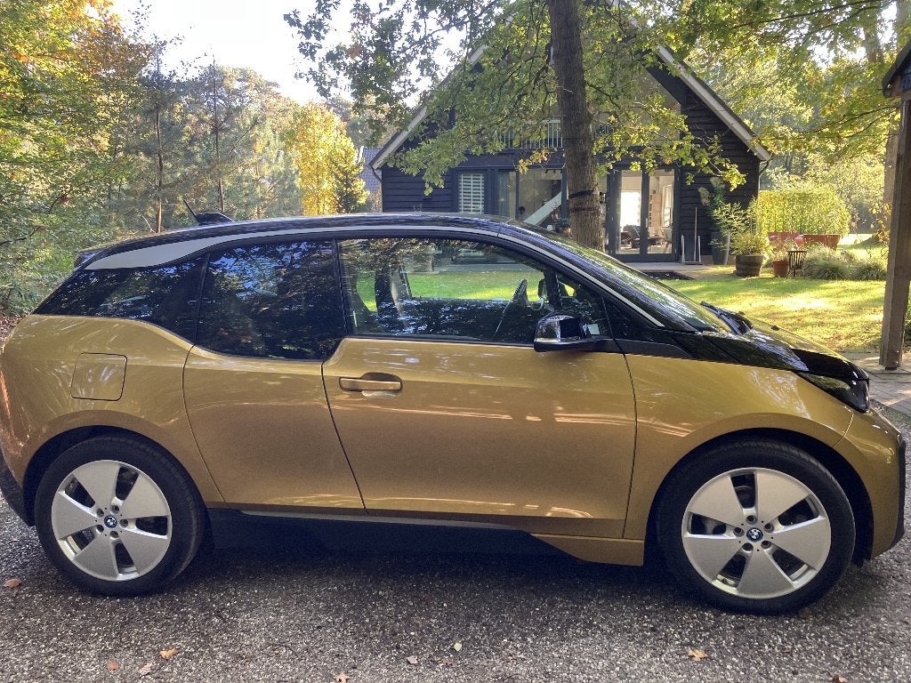 BMW i3 UNIEK 120 Ah 15.000 km Automaat, Auto's, Automaat, Dealer onderhouden, Achterwielaandrijving, 50 €/maand