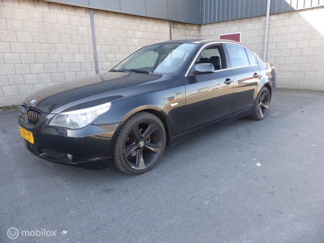 BMW 5-serie 523i Executive, Auto's, BMW, Achterwielaandrijving, 2497 cc, 1465 kg, Zwart