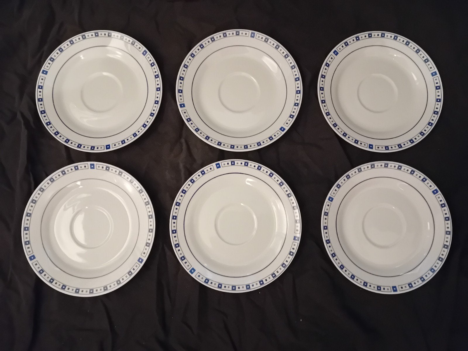 6 kleine borden, Huis en Inrichting, Keuken | Servies, Ophalen of Verzenden, Zo goed als nieuw, Bord(en)
