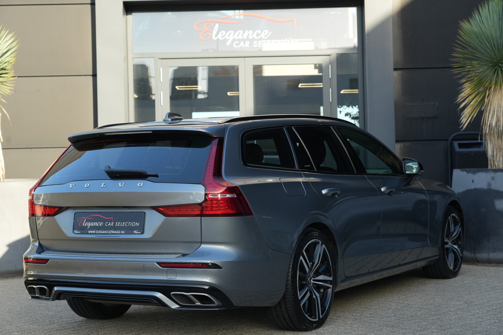 Volvo V60 2.0 T6 Recharge AWD R-Design | 340 PK | Panoramada, Auto's, Gebruikt, Leder en Stof, 340 pk, Origineel Nederlands