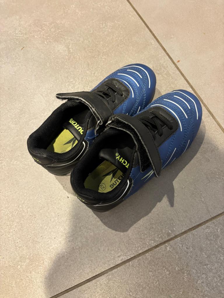 Voetbalschoenen maat 29 - Blauw met klittenband, Sport en Fitness, Voetbal, Ophalen of Verzenden, Gebruikt, Schoenen