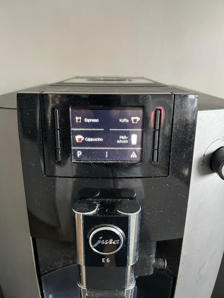 Jura espressomachine E6 Dark Inox, Witgoed en Apparatuur, Ophalen, Afneembaar waterreservoir, Gebruikt, Koffiemachine