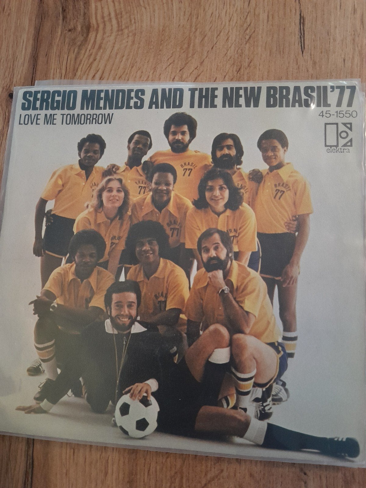 sergio mendes 7 inch love me tomorrow, Ophalen of Verzenden, Zo goed als nieuw, Pop