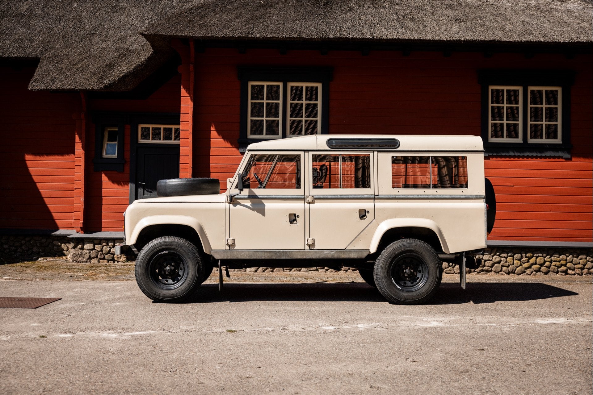 Land Rover Defender 110 Station Wagon V8 Originele staat., Auto's, Land Rover, Gebruikt, 8 cilinders, 116 pk, Wit