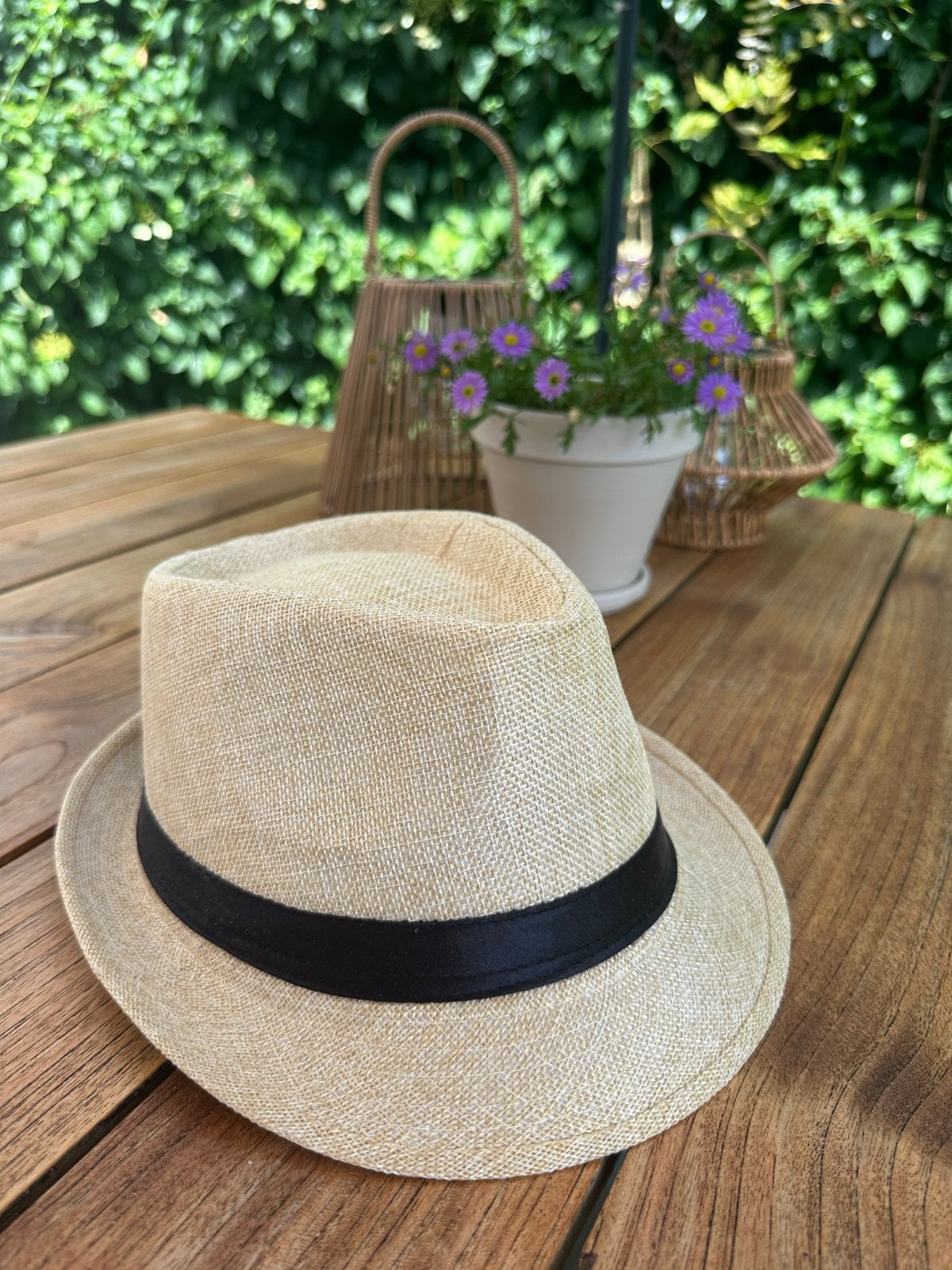 Stijlvolle beige hoed met zwarte band, Kleding | Dames, Hoeden en Petten, Ophalen of Verzenden, Zo goed als nieuw, Hoed