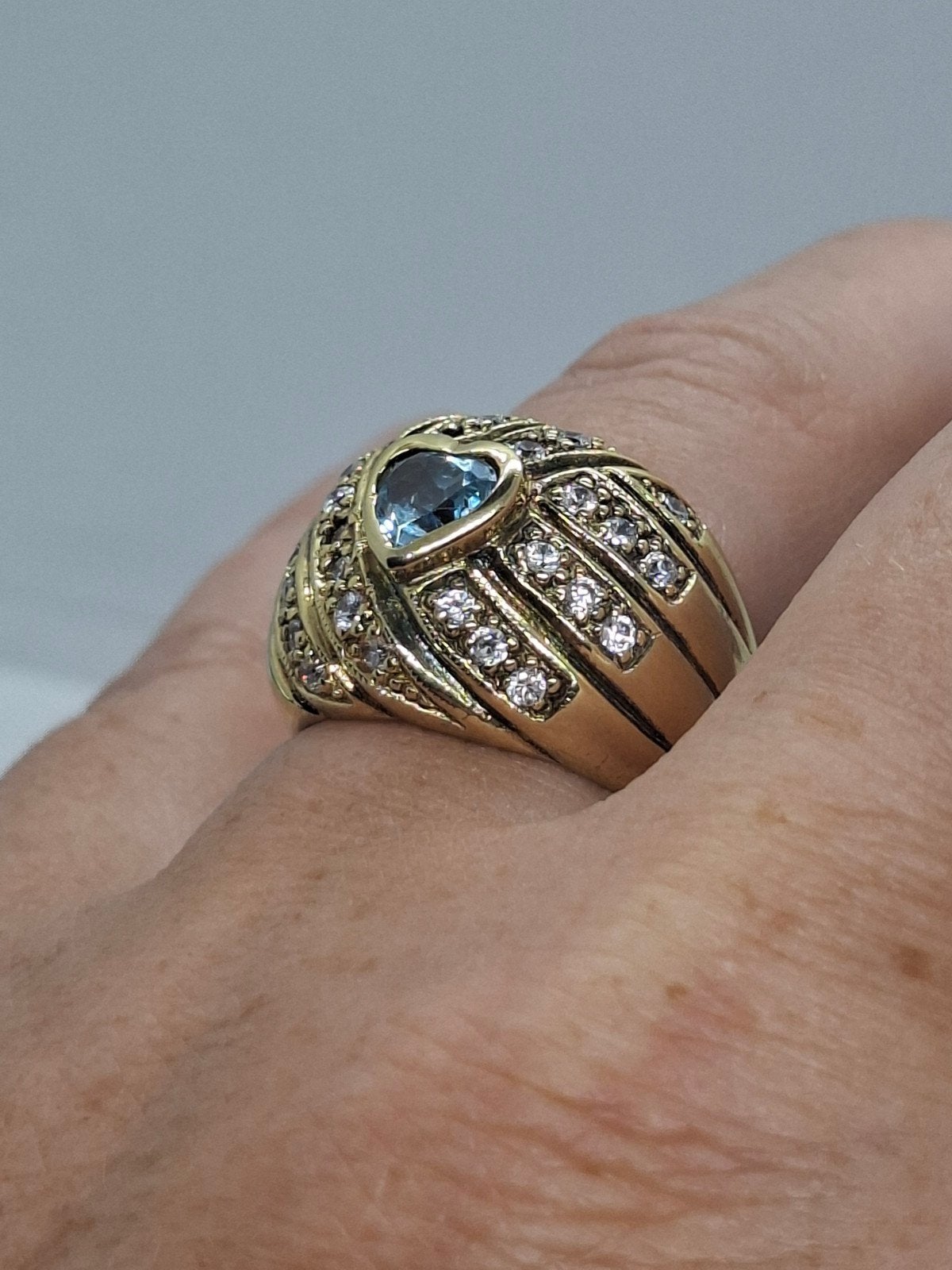 Prachtige Zilveren Goud  Ring met Hartvormige Blauwe, Ophalen of Verzenden, Zo goed als nieuw, 17 tot 18, Met edelsteen