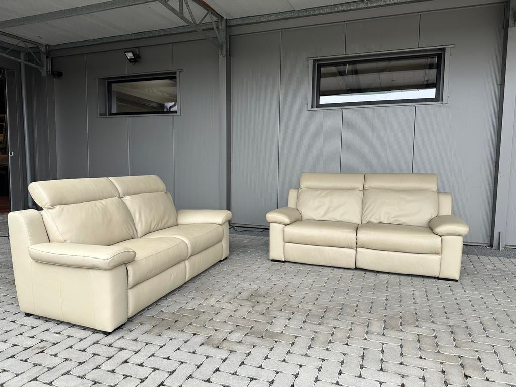 Lederen salon met 2 elek relaxen, Huis en Inrichting, Ophalen, Zo goed als nieuw, Rechte bank, 200 tot 250 cm