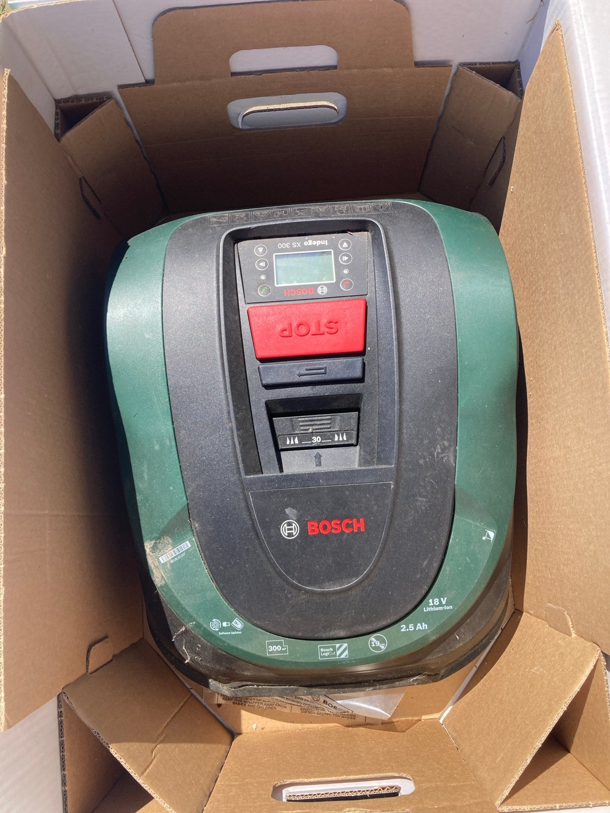 Bosch Indego XS 300 robot grasmaaier met garage, Ophalen, Cirkelmaaier, Minder dan 30 cm, Accu-grasmaaier