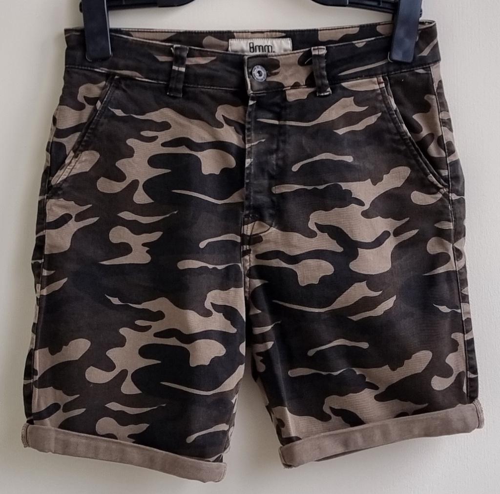 8MM. beige stretchy jeans short met camouflage print mt. M, Kleding | Heren, Overige kleuren, W32 (confectie 46) of kleiner, Ophalen of Verzenden
