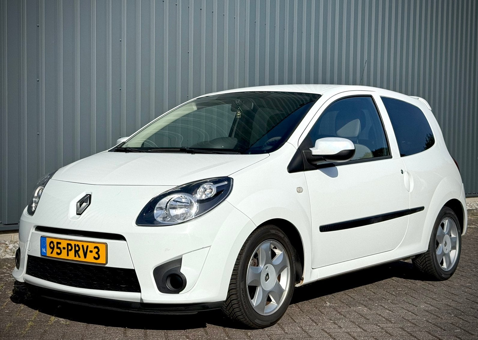Renault Twingo 1.2 16V 2011 Wit Airco Nw 4S Banden LM velgen, Auto's, Renault, 74 pk, 4 cilinders, 4 stoelen, Wit