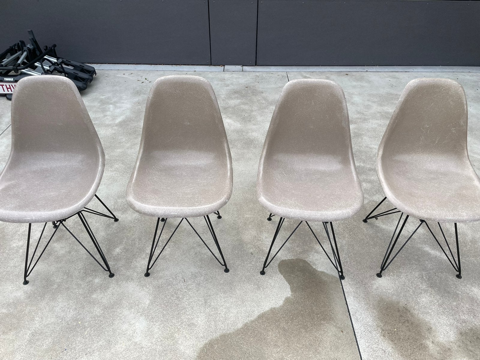 Set vintage Eames DSR - Herman Miller, Huis en Inrichting, Stoelen, Ophalen, Zo goed als nieuw, Zwart