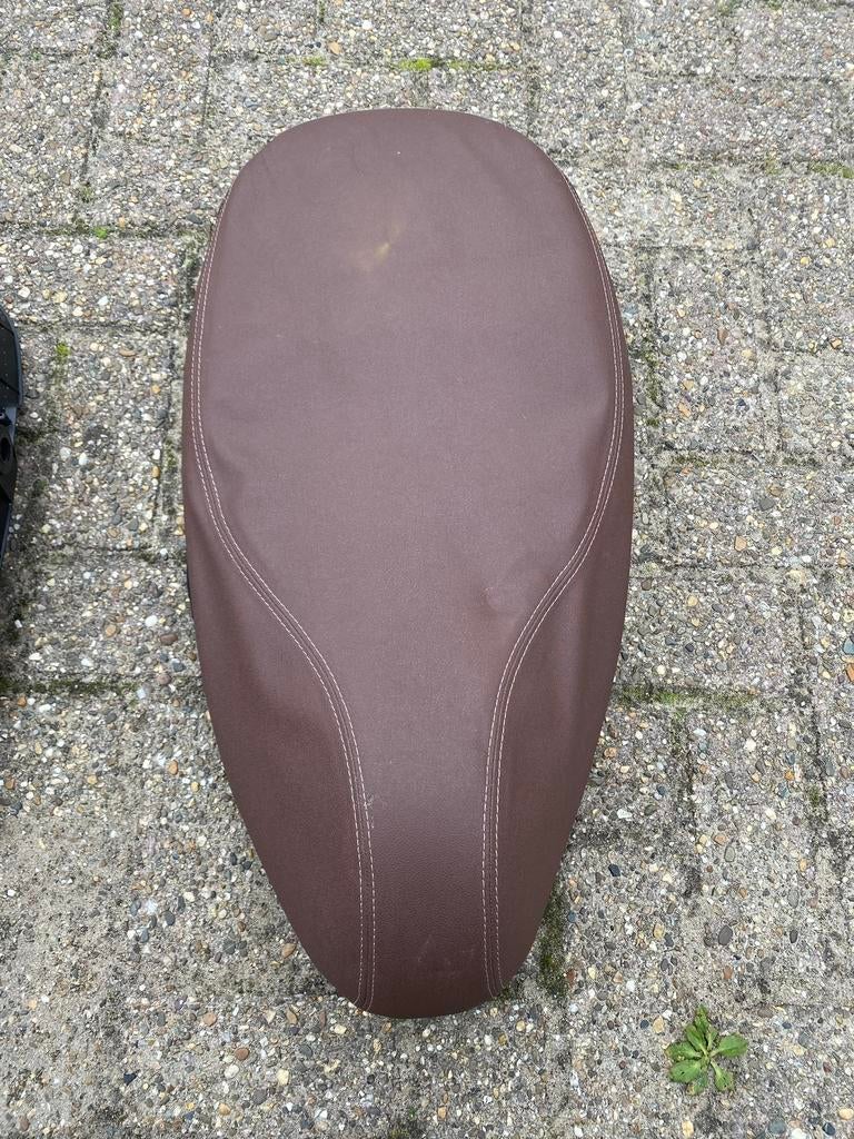 Vespa Sprint - Primavera bruine zadelhoes + schuim buddyseat, Ophalen of Verzenden