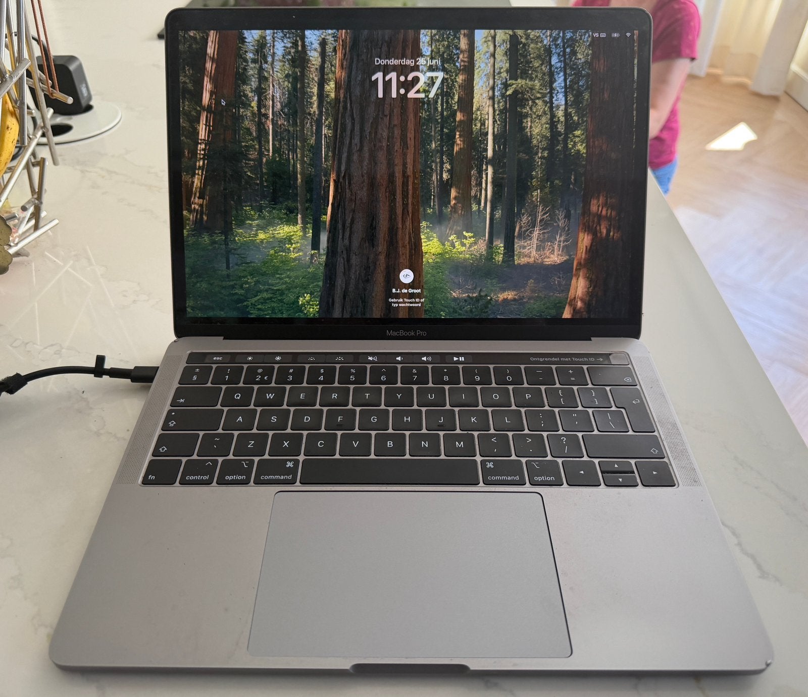 MacBook Pro 13 Inch 2019 1.4GHz Touchbar, 256 GB, 2 tot 3 Ghz, 13 inch, Zo goed als nieuw
