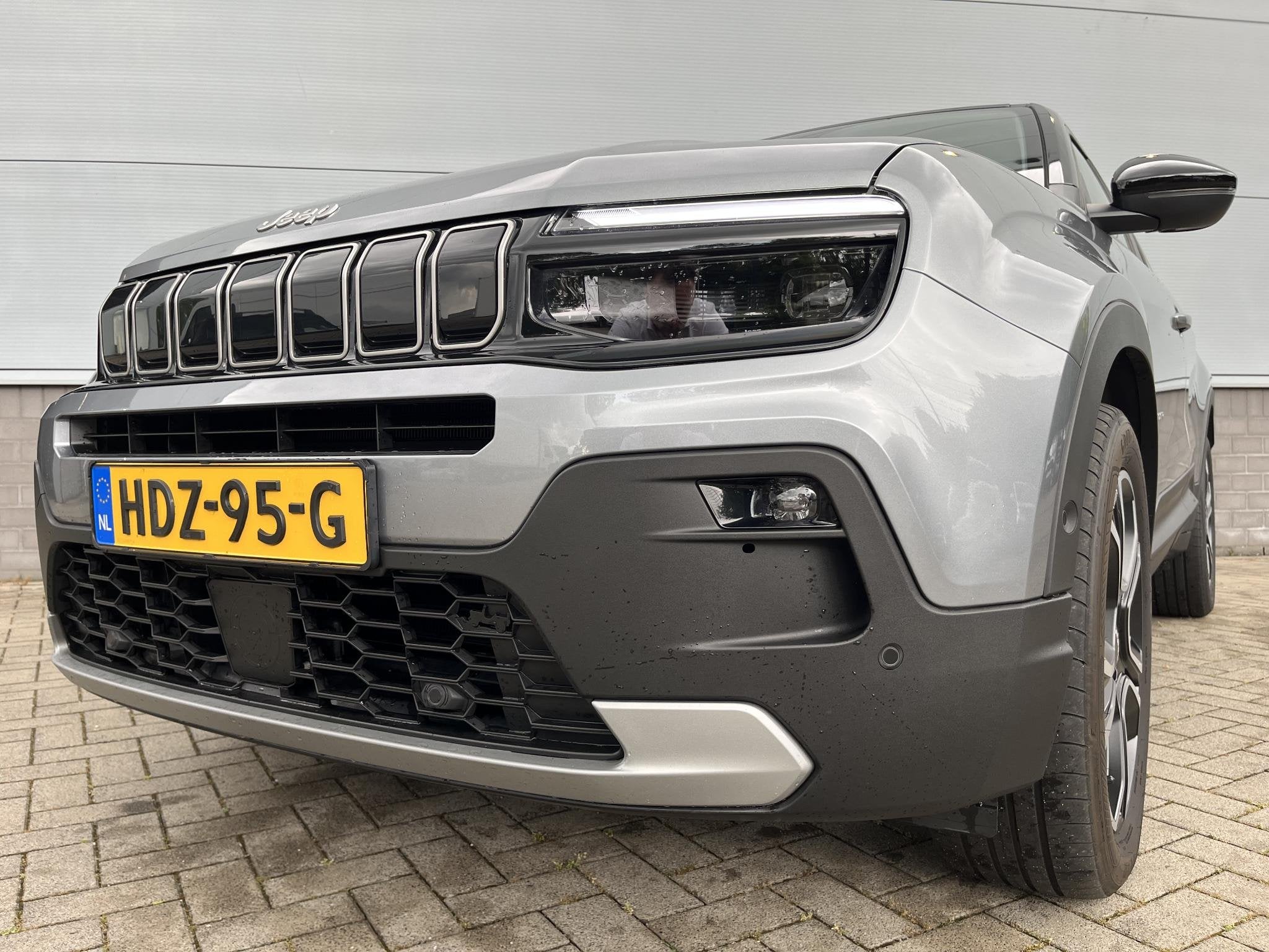 Jeep Avenger Summit 54 kWh | Carplay | Camera | 18 inch Velg, Auto's, 394 km, 156 pk, Leder en Stof, Origineel Nederlands