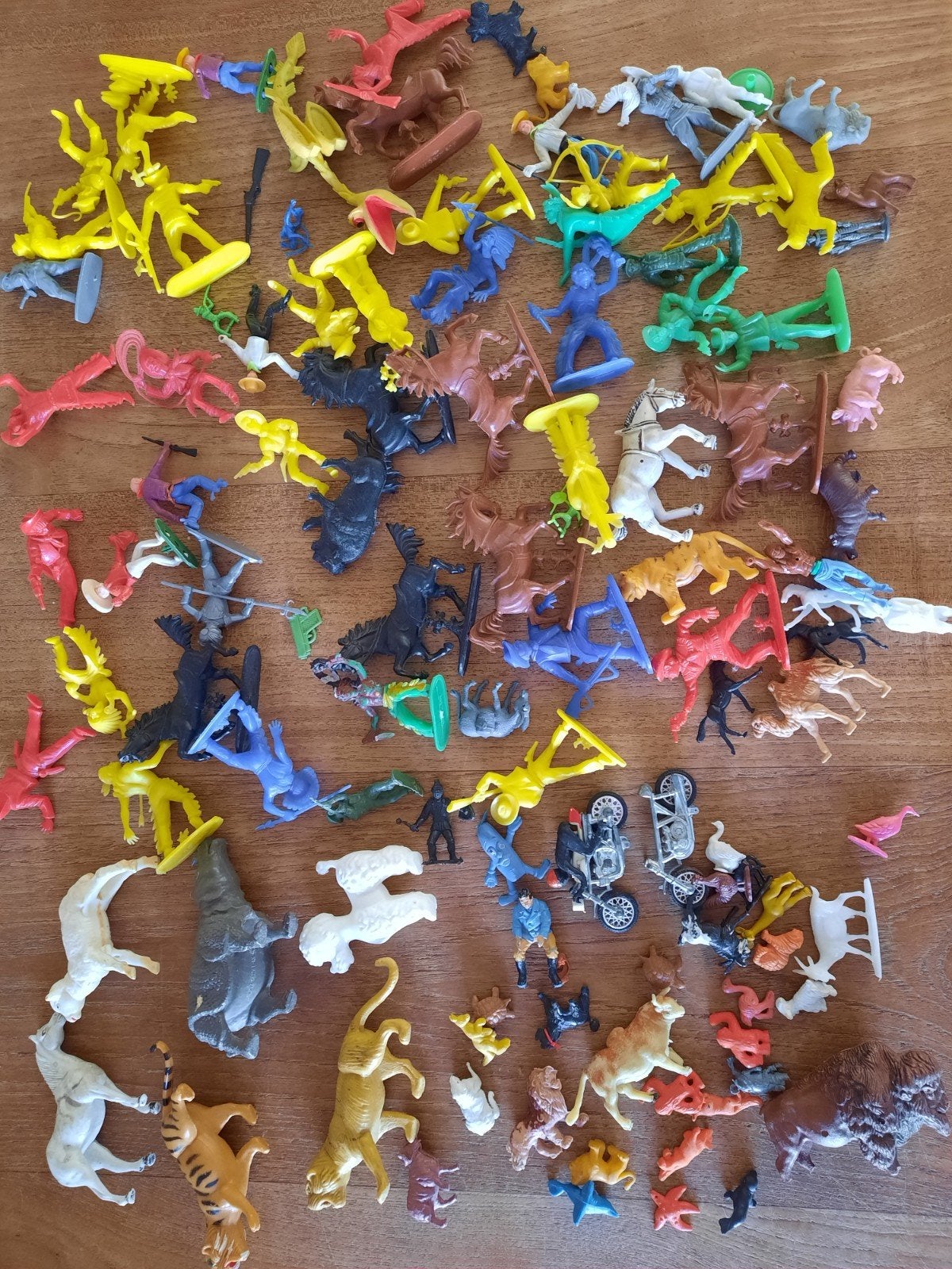 Plastic figuren cowboys indianen dieren, Ophalen, Gebruikt